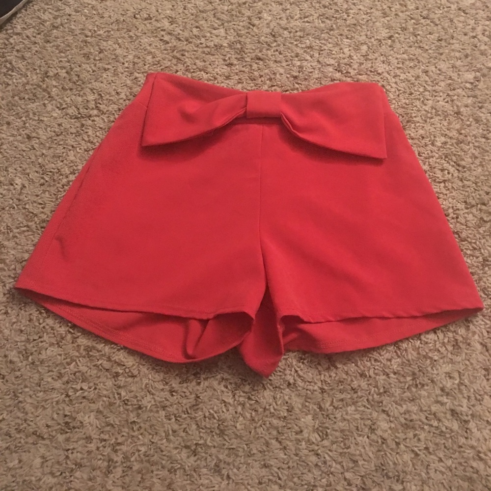 Cute red shorts with a retro bow!