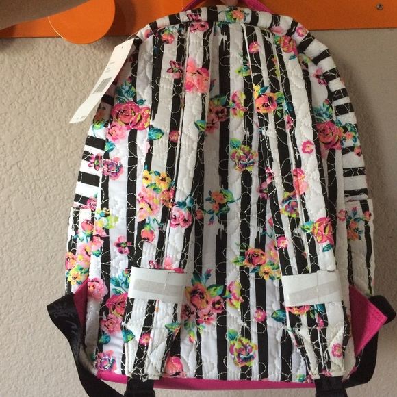 🎉HP🎉 Betsey Johnson floral backpack - Picture 2 of 6