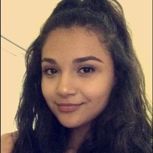 Meet your Posher, Deisy