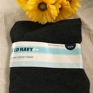 NWT- Gray old navy leggings.