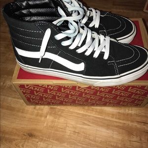 Ski-Hi Black and White Vans