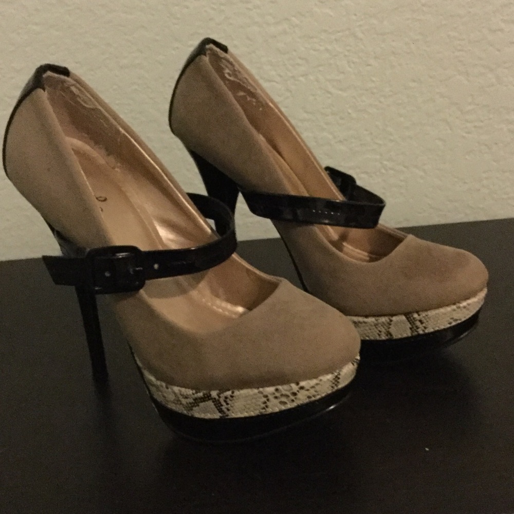 5.5 qupid Mary Jane heels