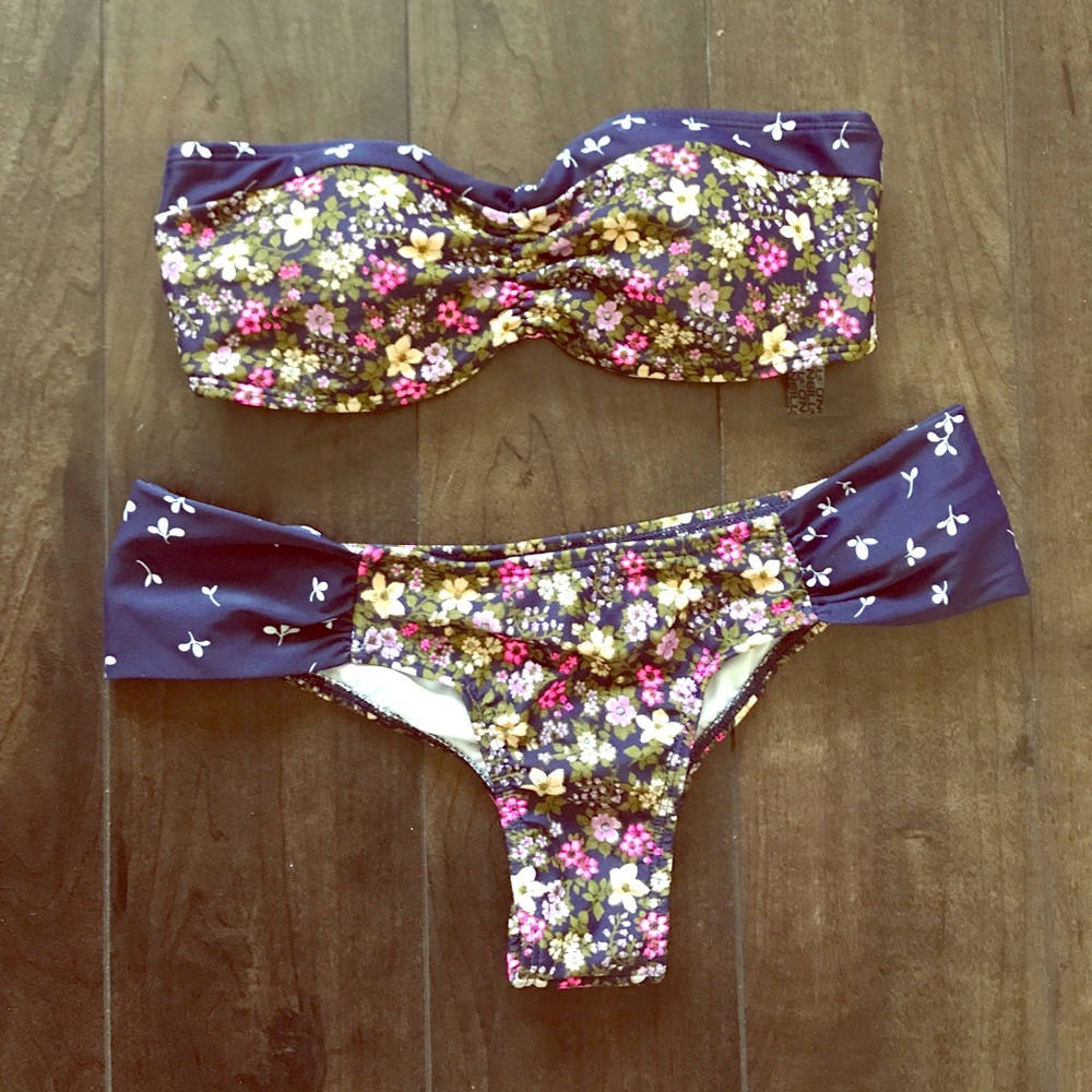 O'NEIL WOMENS SWIMSUIT (NEVER BEEN WORN)