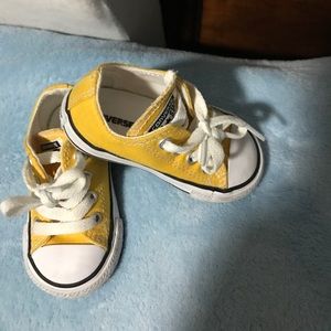 Converse size 4