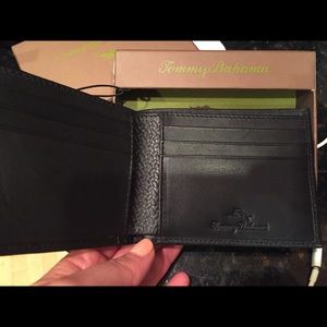 Men's Tommy Bahamas brand new w tags Black wallet