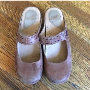 Scarf and danskos for @katenoon