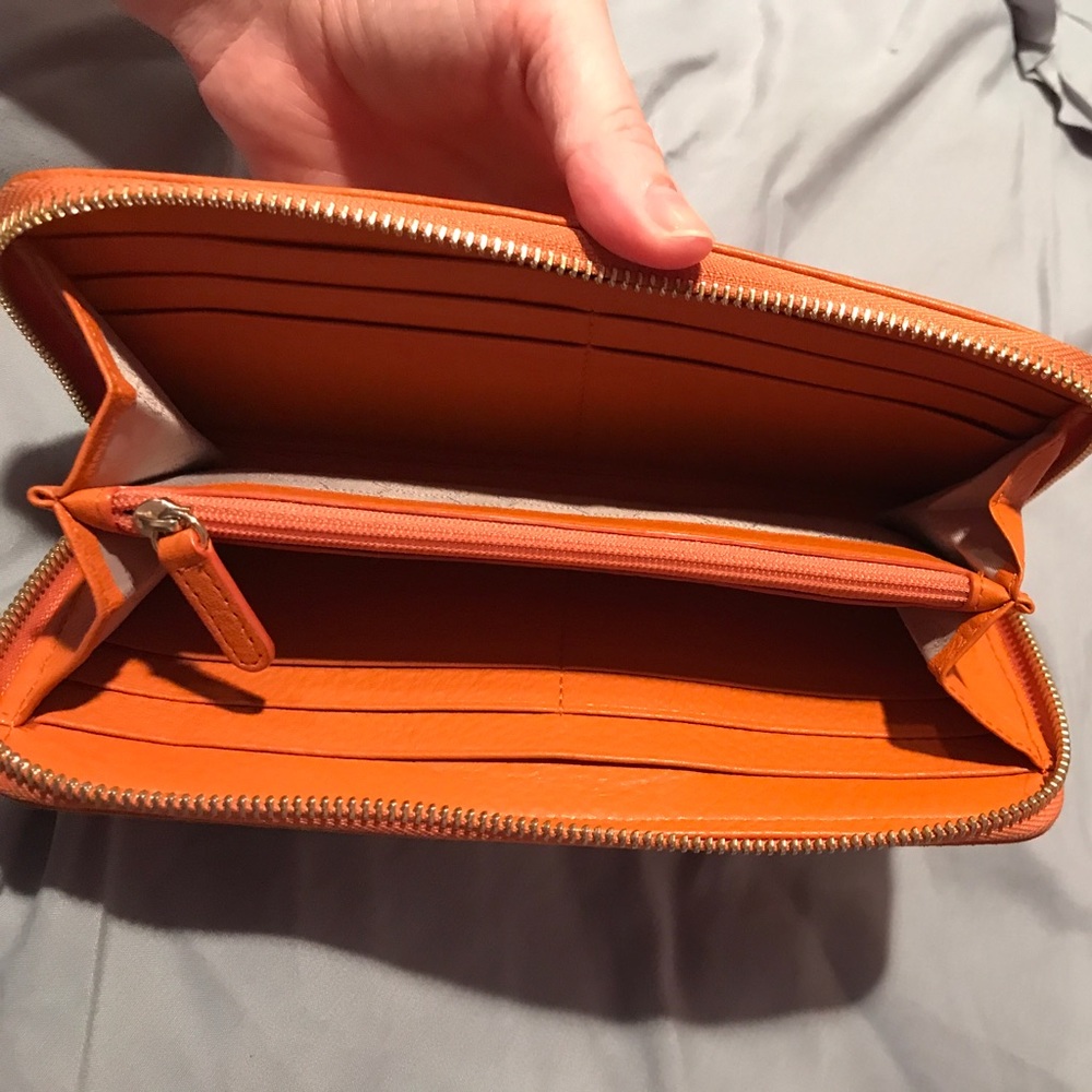 Michael Kors zip around wallet - Picture 2 of 3