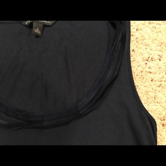 Navy Banana Republic satin trim tank - Picture 2 of 3