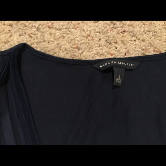 Navy Banana Republic satin trim tank - Picture 3 of 3