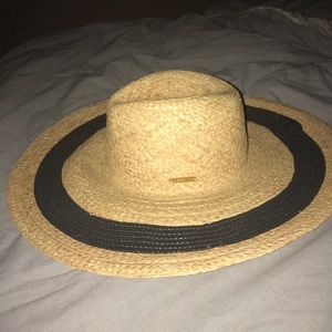 NWOT Vince Camuto floppy beach hat!