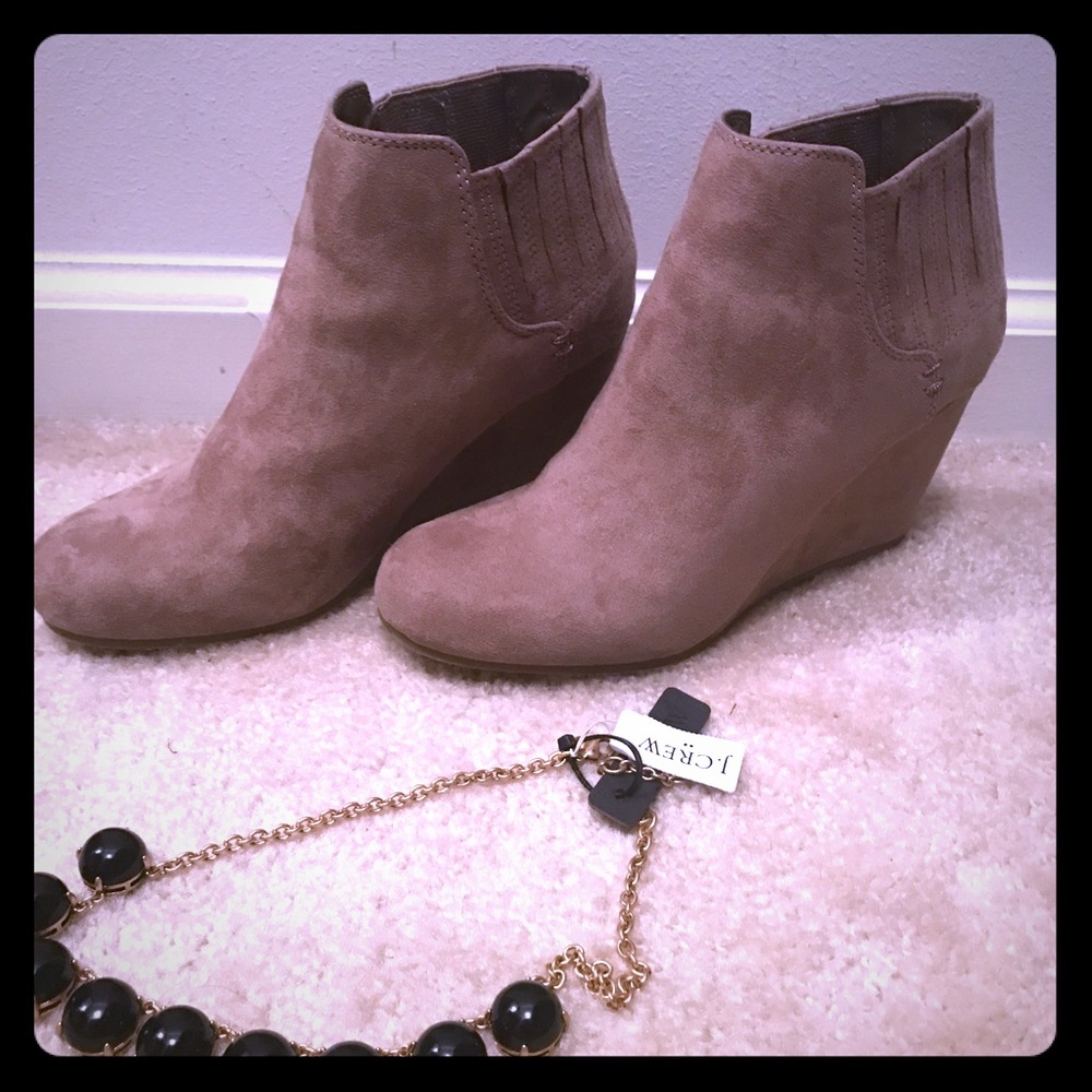 DV tan suede booties