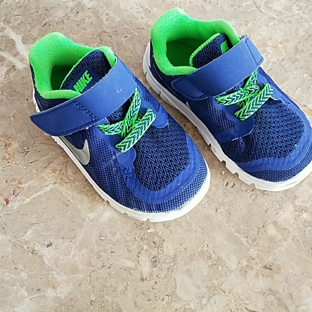 Nike tennis shoes