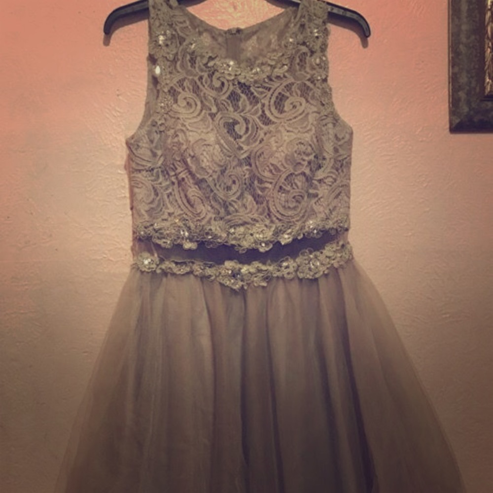 Short sleeveless silver dress