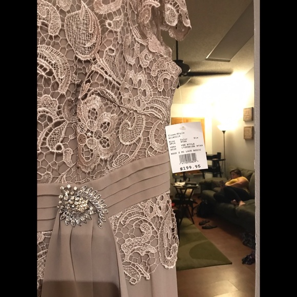 Mother of the bride dress - size 14 - Picture 2 of 3