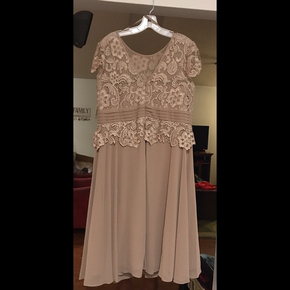 Mother of the bride dress - size 14 - Picture 3 of 3