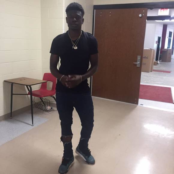 Meet your Posher, Courtney - Picture 1 of 1