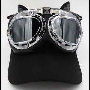 Goggle cap with mesh bow