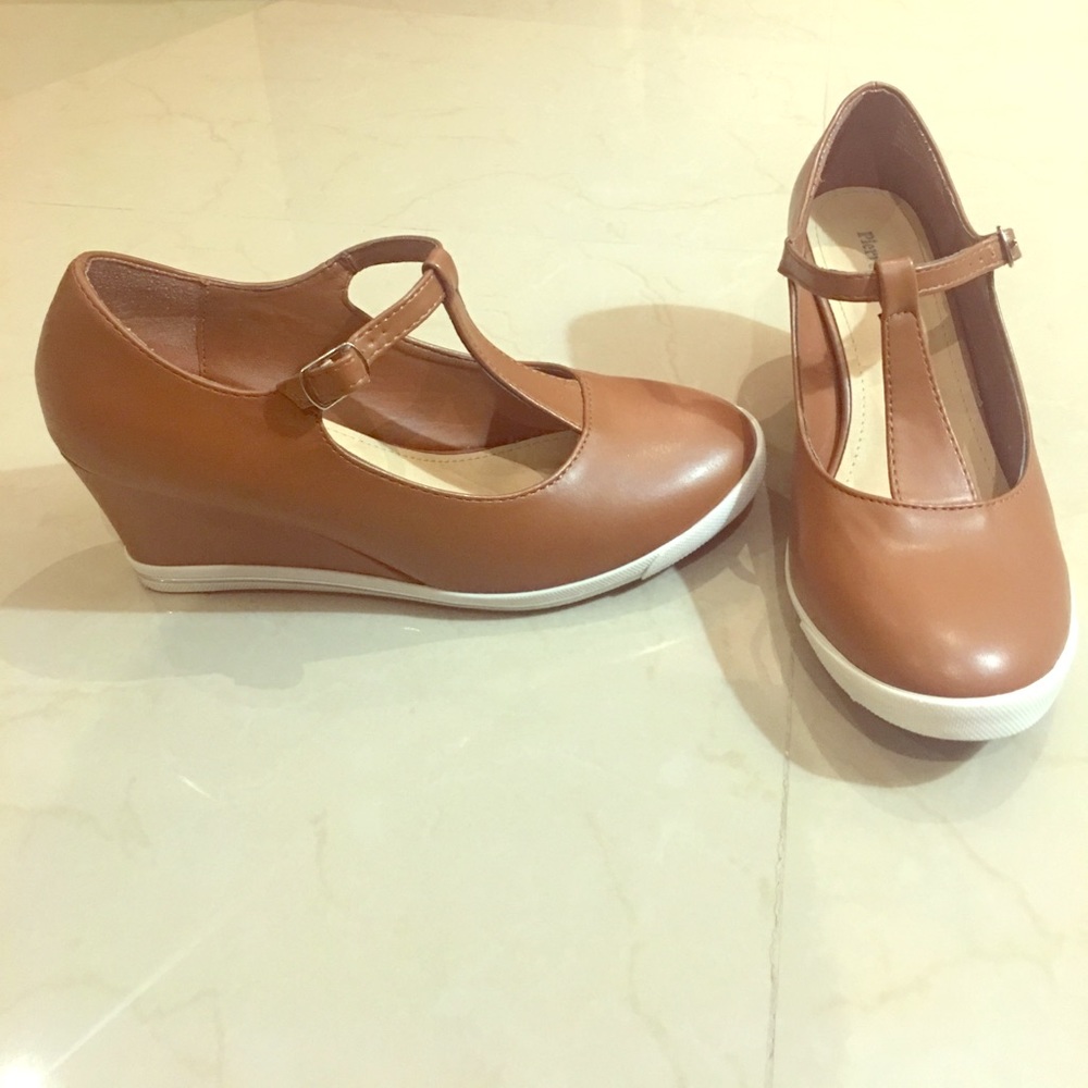 Wedges shoes/tennis shoes