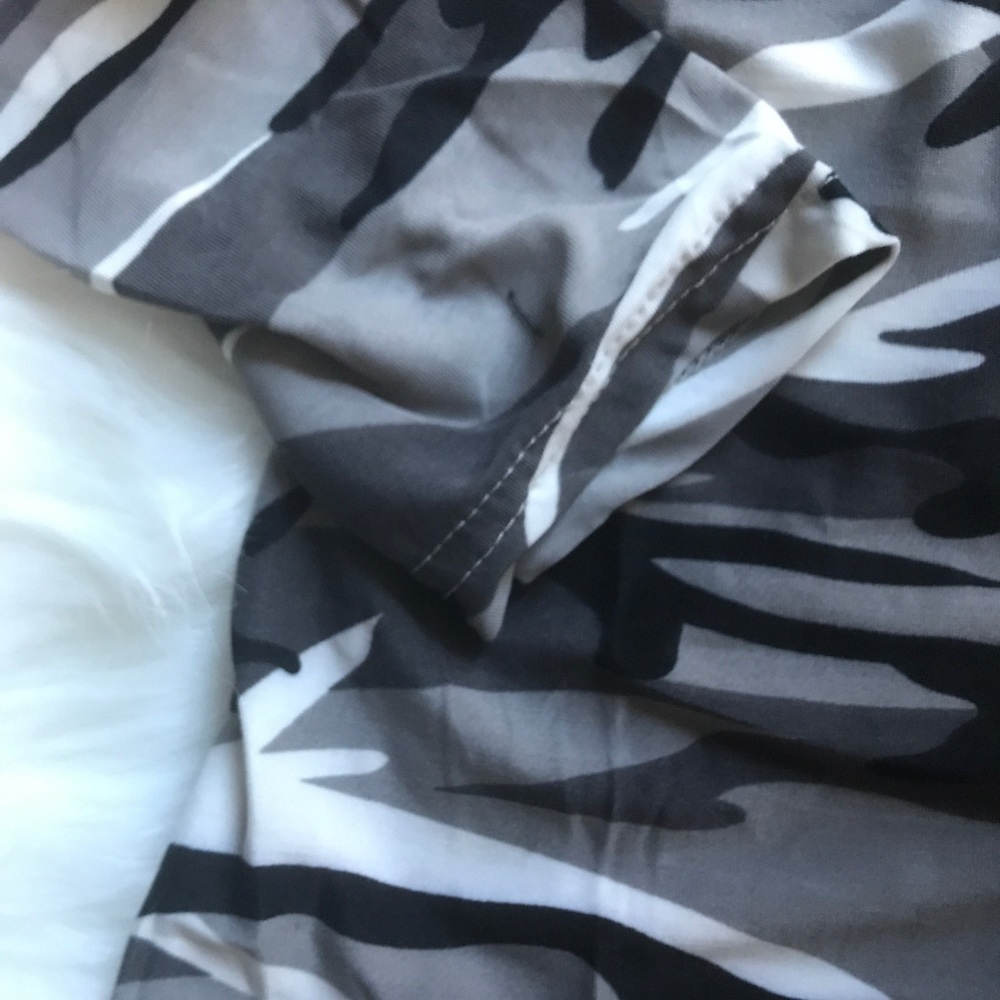 🦋 Gray Camouflage Lace-up Long Sleeve Top - Picture 8 of 8