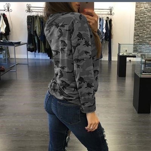 🦋 Gray Camouflage Lace-up Long Sleeve Top - Picture 6 of 8