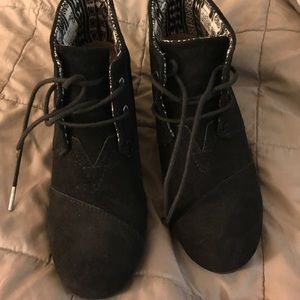 Toms wedge booties