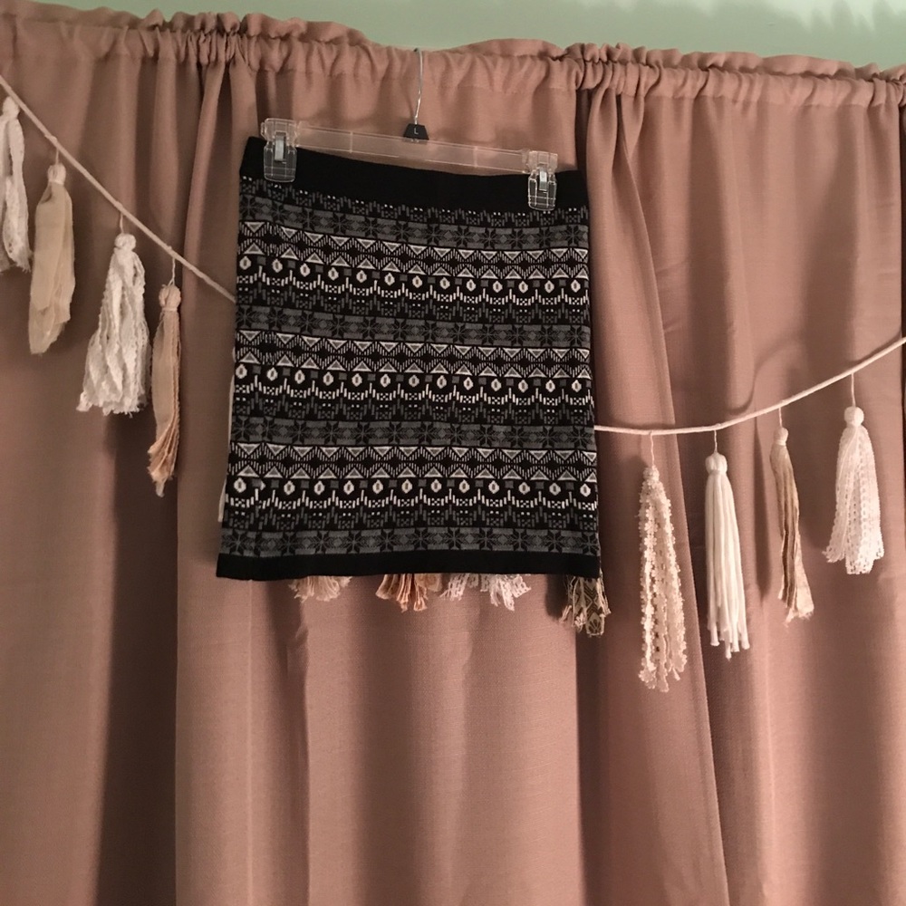 Sweater-like material tight pencil skirt