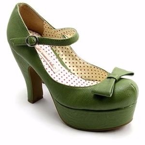 B.A.I.T. Sage green Penelope Pump 6 1/2