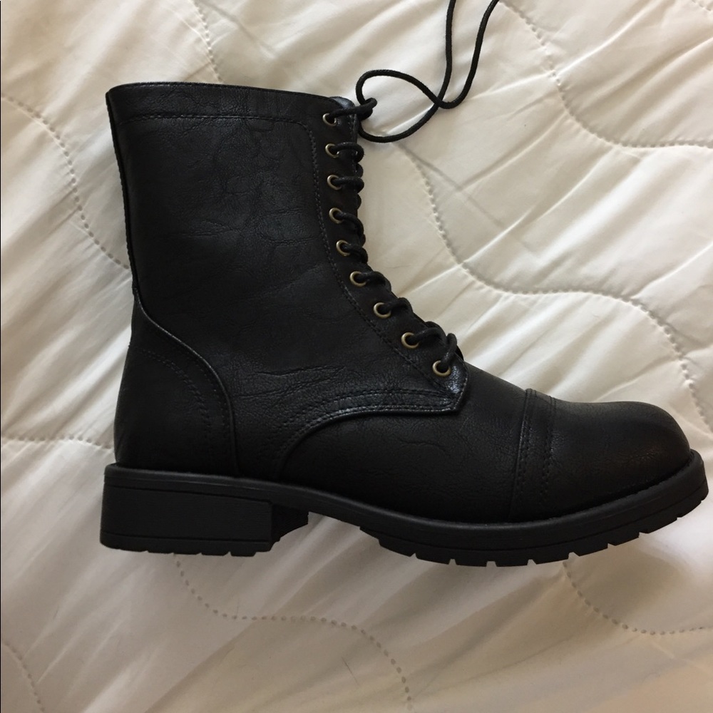 Combat boots