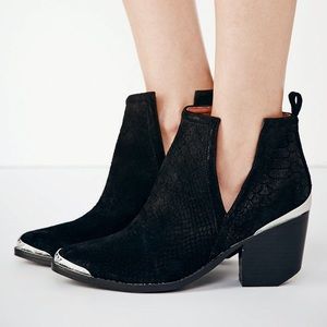 Jeffrey Campbell Black Suede Bootie Sz. 7.5