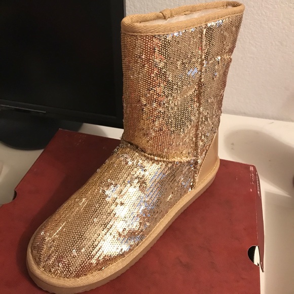 Arizona Jean Company Shoes - Gold sparkly winter boots