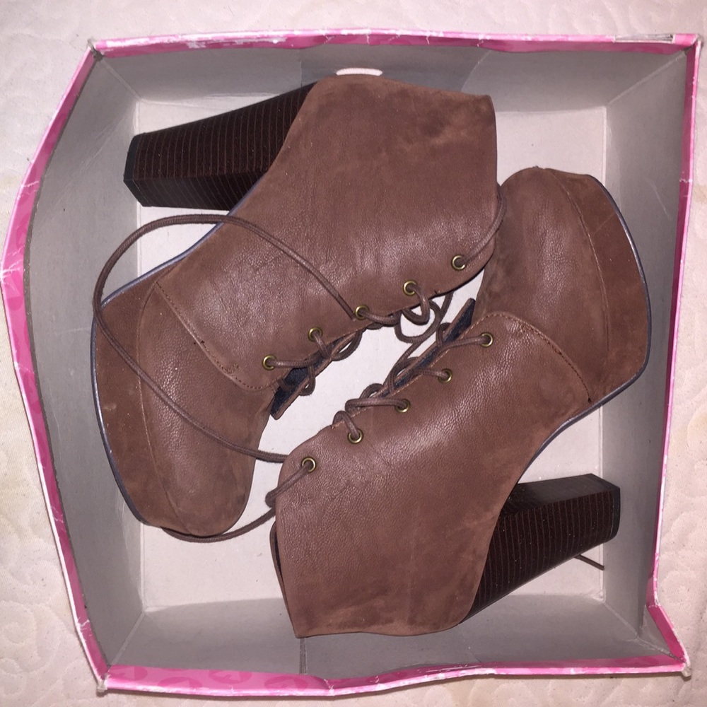 Heeled boots