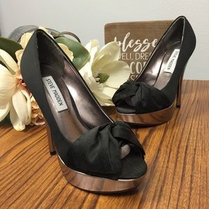 Steve Madden Like-New Bow Heels