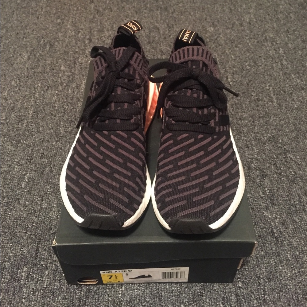 Adidias NMD R2