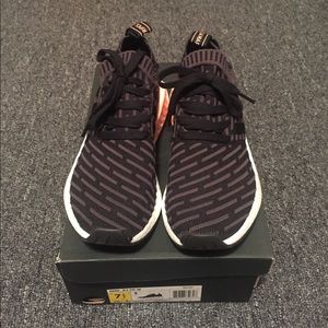 Adidias NMD R2