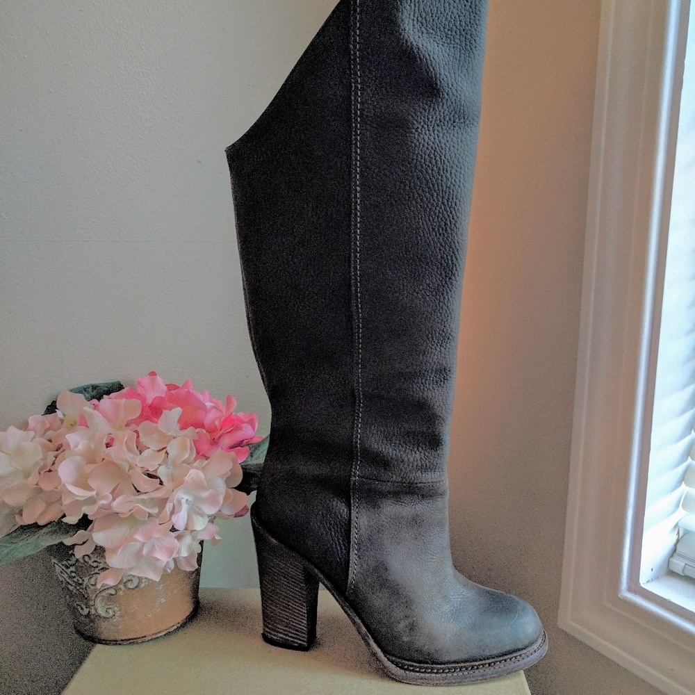 Vera Wang Keagan Leather High-Front Boot