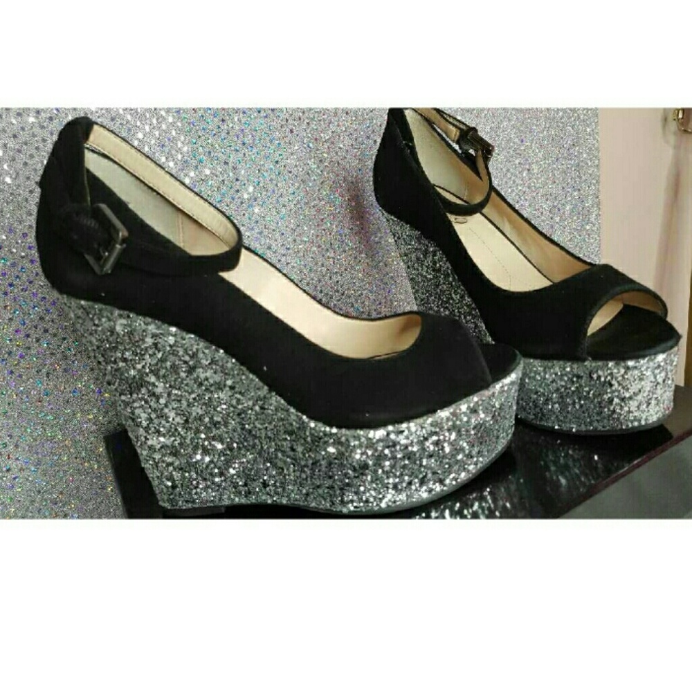 Boutique 9 Glitter And Suede Wedge Size 7.5