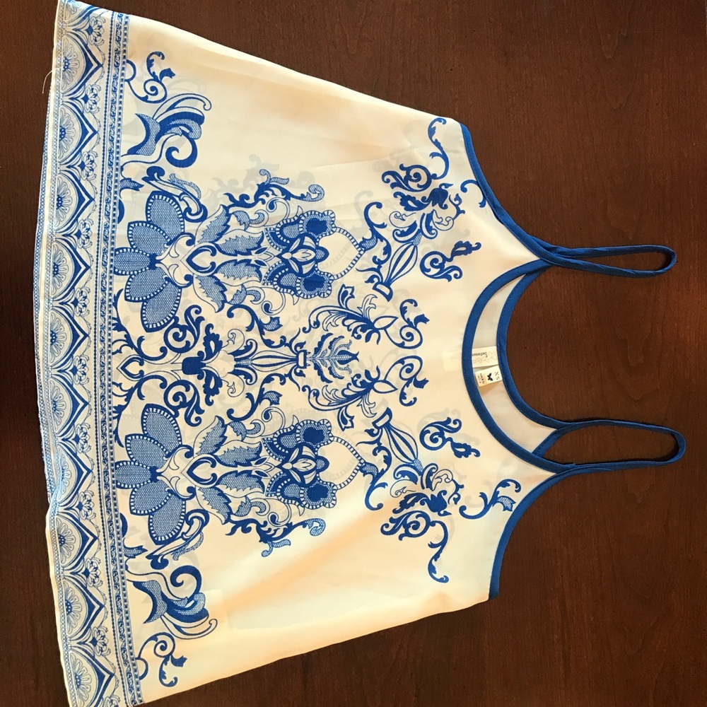 Women's Top - Picture 1 of 2