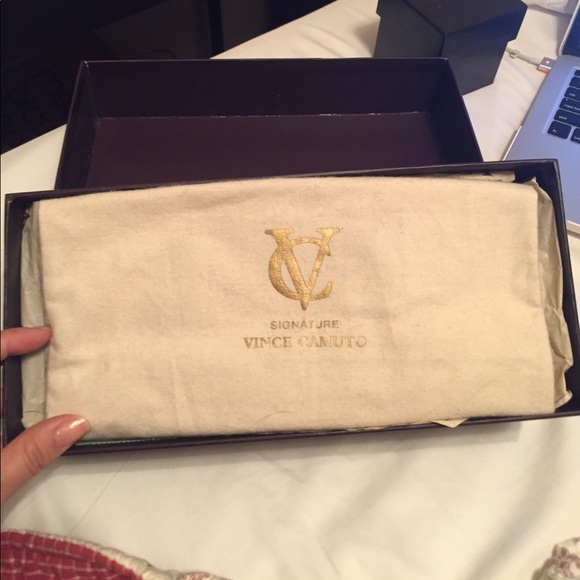 Vince Camuto Signature Chelsie flat in Bronze - Picture 4 of 7