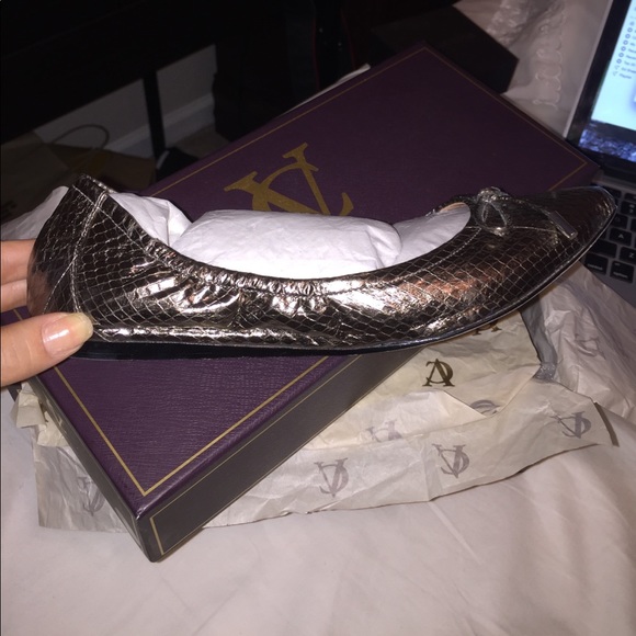 Vince Camuto Signature Chelsie flat in Bronze - Picture 7 of 7