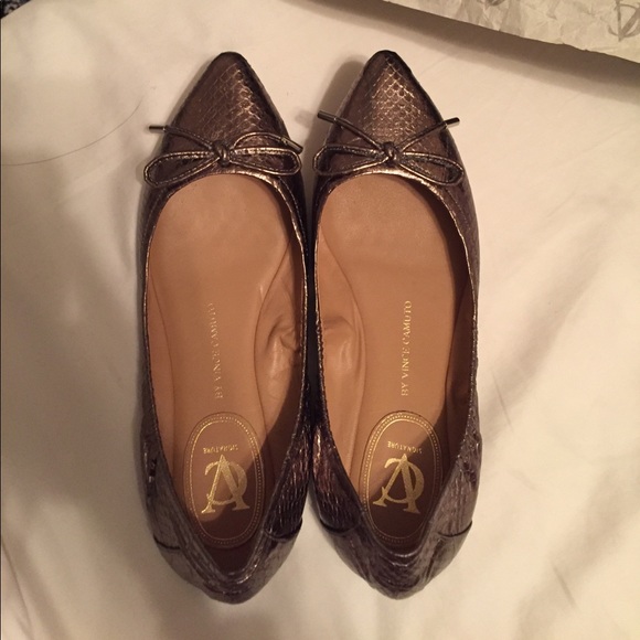 Vince Camuto Signature Chelsie flat in Bronze - Picture 2 of 7