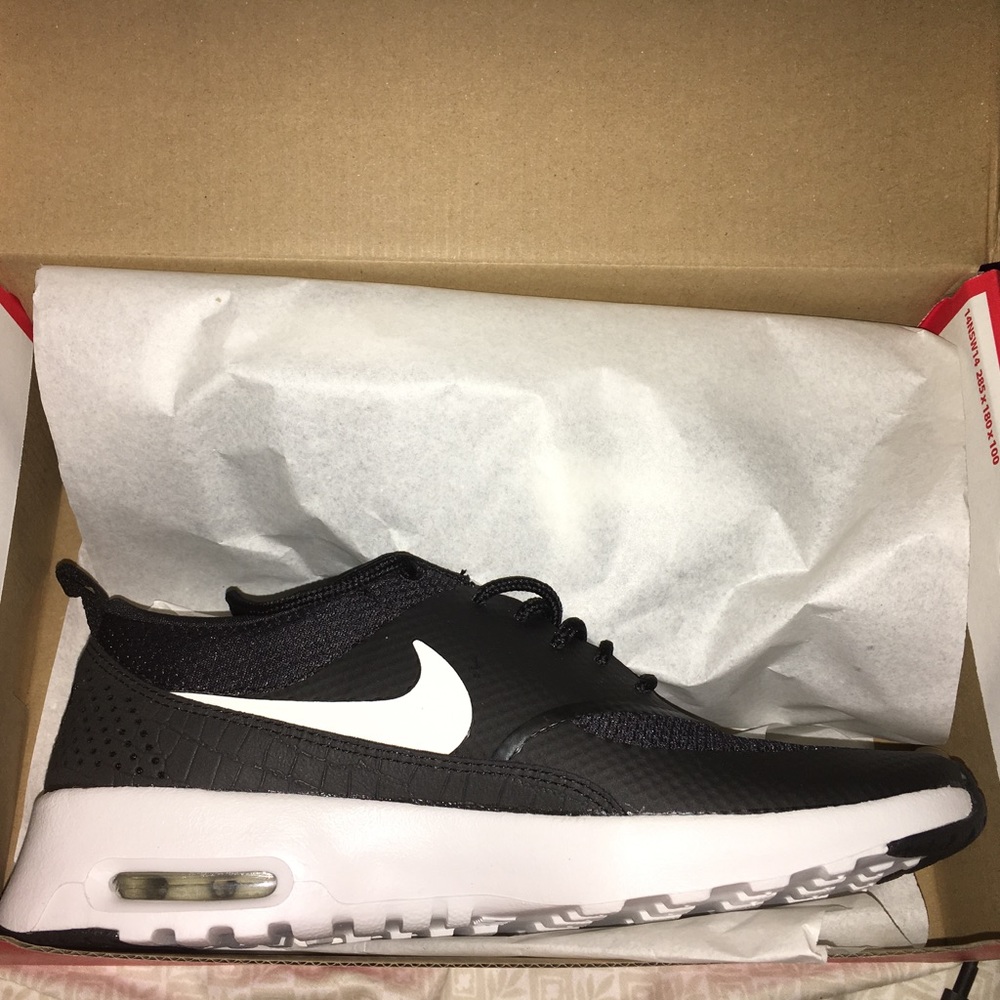 Nike Air Max Thea - BRAND NEW - Size 7 Woman