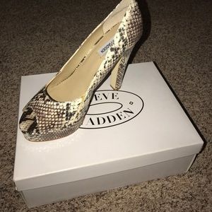 Steve Madden Snake Skin Pumps
