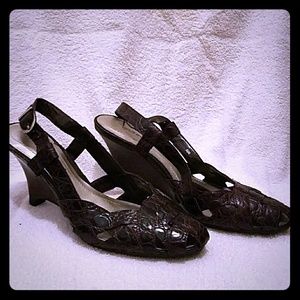 Sz 6 1/2 dark brown wedge sandals