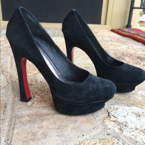 Black platform pumps
