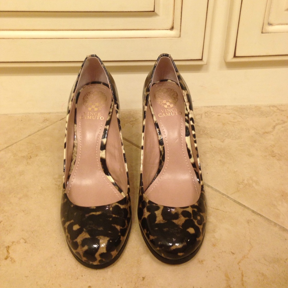 Super cute leopard print shoes!