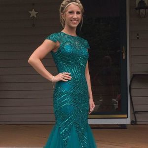 Meet your Posher, Brooke