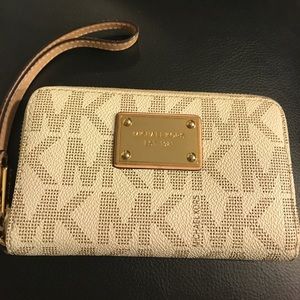 Michael Kors wristlet