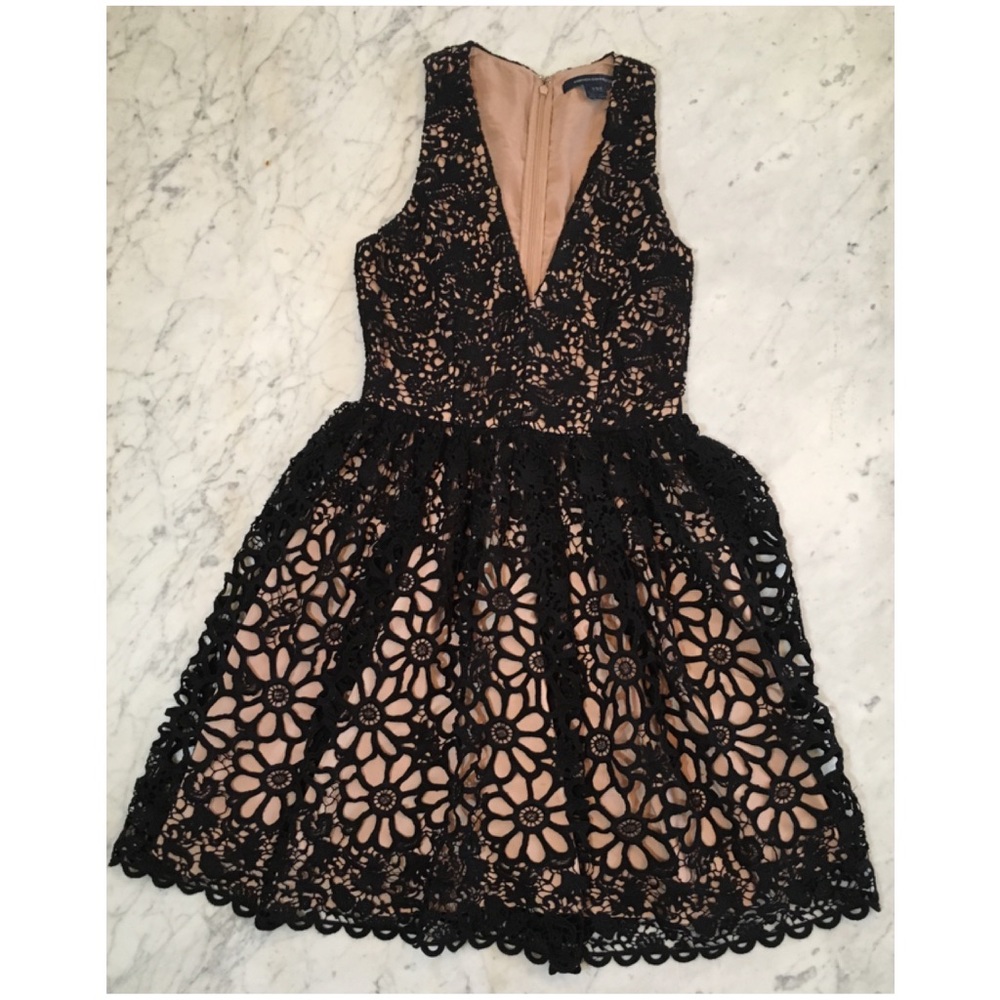 🌺French Connection sweet & sexy plunging V dress