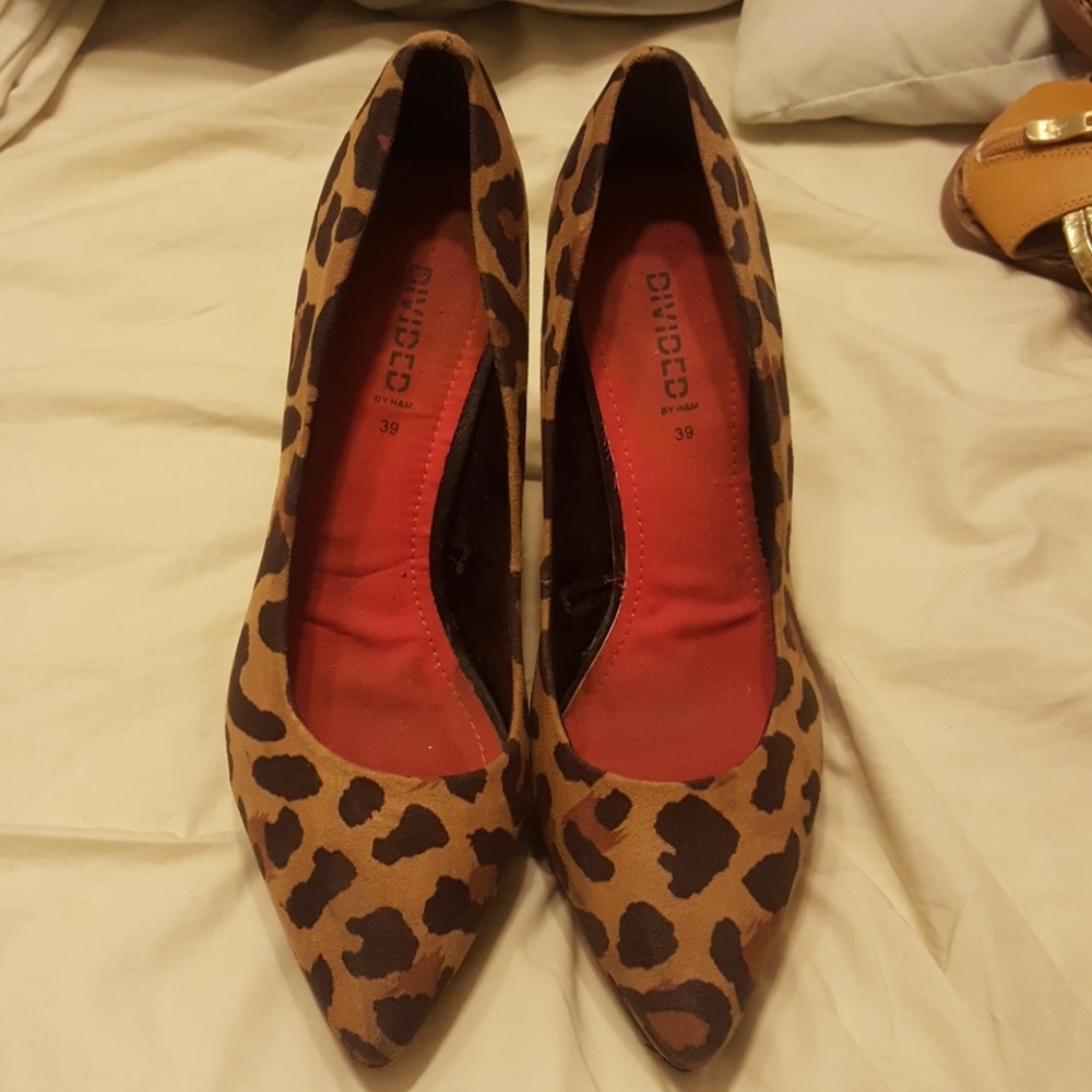 Leopard pumps