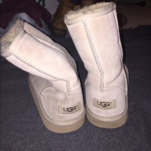 Light Tan Uggs Size 6